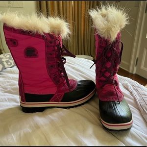 Sorel Pink camo snow boots